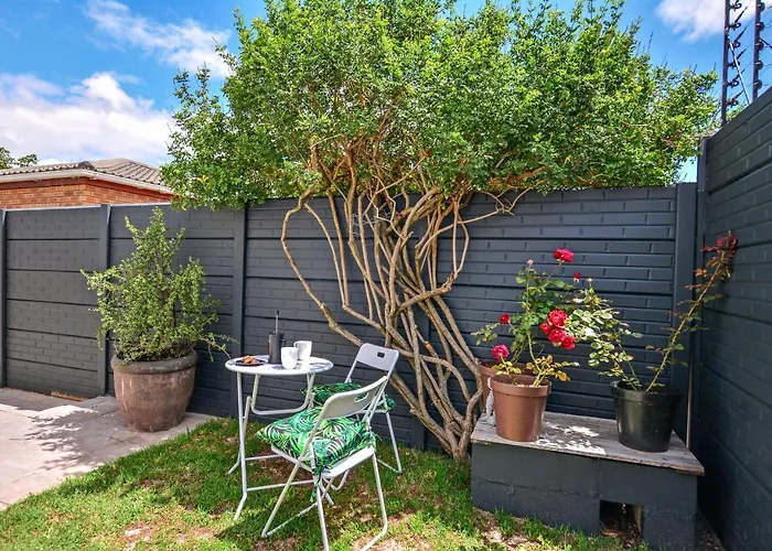 Flatlet 2.1Km From Iconic Blaauwberg Beach