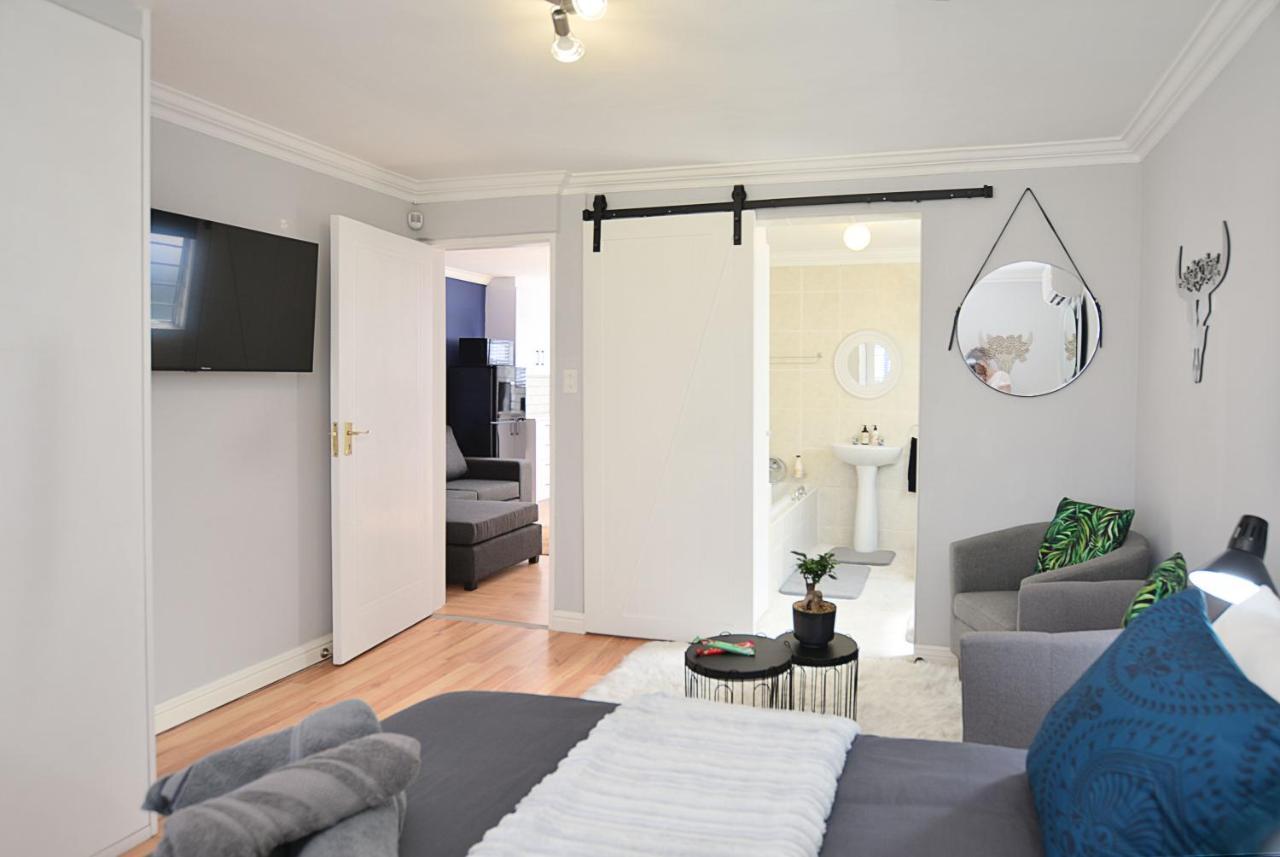 Flatlet 2.1km From Iconic Blaauwberg Apartment *
